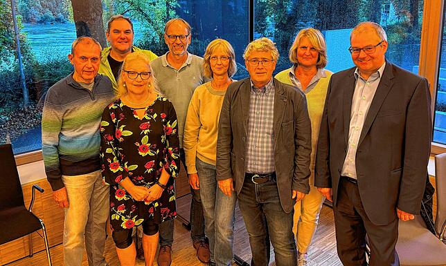 Ehrenamts-Jubiläen feiern (von links): Rolf Joist, Clemens Pfeiffer, Carina Weiß, Franz Stortz, Ruth Cremer-Ricken, Michael Maier und ...