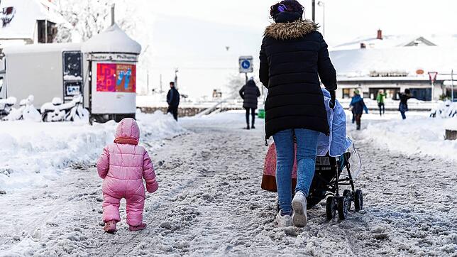 Schnee ist schön, macht die Fortbewegung aber beschwerlich. Grund genug für Gesprächsstoff.