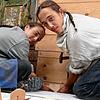 Die Brüder Jero und Pirmin Lehr (von links) leisten seit September ihren Freiwilligendienst in der Denkmalpflege auf der ...