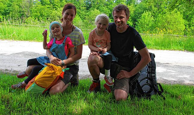 Anika und Christian Hitzfeld aus Kandern-Holzen und ihre Töchter Wilma und Edda besuchten gleich zwei Tage hintereinander das ...