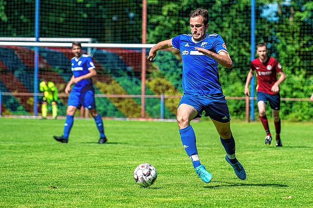 Bild 14: FC Weizen bleibt nach 2:0-Sieg beim FC Huttingen in der Kreisliga A &ndash; und wir haben Bilder