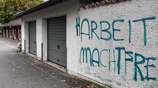 Diese Nazi-Parole wurde von einer Unbekannten an eine Mauer in Konstanz nahe dem Döbele geschmiert.