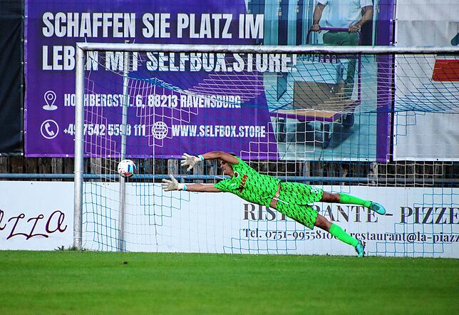 Bild 6: Fünf Tore und viele Zweikämpfe: Unsere Bilder des Oberliga-Duells zwischen Ravensburg und Singen