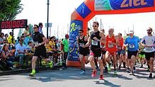 Der Start beim Pfahlbau-Marathon in Uhldingen-Mühlhofen 2019. Dieses Jahr findet der beliebte Lauf nicht statt &ndash; jedoch gibt es ...