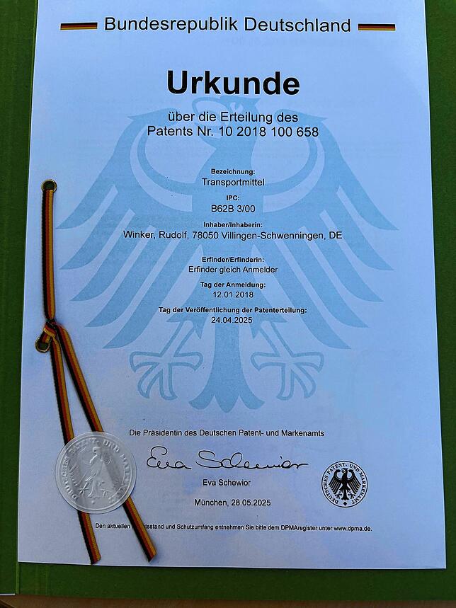 Das ist sie: die amtliche Urkunde über Rudolf Winkers Patent.