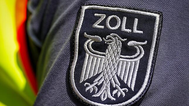 Gegen den Mann wird nun wegen eines Verstoßes gegen das Waffengesetz ermittelt. (Symbolbild)