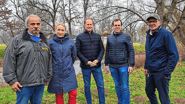 Auf dem CHI-Gelände rund um die Brigach (von links): Hans-Peter Wirbser von den Fürstenberg Fahrfreunden, Ulrike Steeb von GB Events, ...