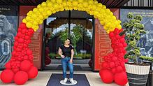 2024 hat Sandra-Monique von Albedyll-Brizzi zur Fußball-Europameisterschaft den Eingang des Öschberghofs dekoriert, wo die spanische ...