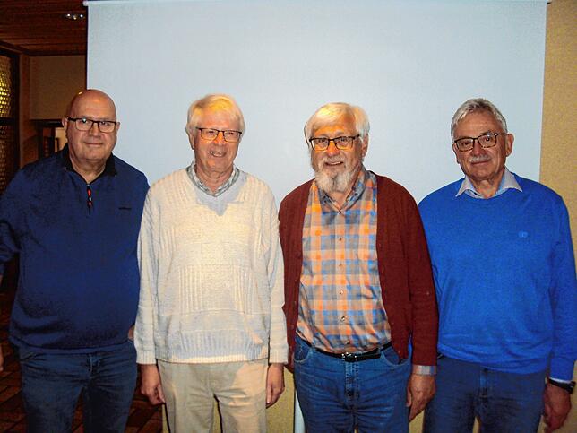 Der Vorstand um Lothar Weber (von links), Gerhard Scheu, Dietmar Niche und Kassenprüfer Gerhard Willmann will die Posten in jüngere ...