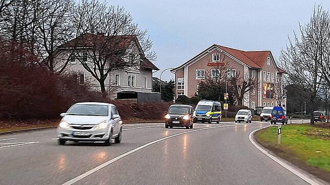 Die Tempo-70-Zone soll ausgeweitet werden: Bald sollen in Brennet auf der B34 durchgängig nur 70 Stundenkilometer erlaubt sein. Aktuell ...