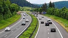 Die Autobahn 81 bei Geisingen: In Richtung Villingen-Schwenningen werden die Leitplanken auf dem Mittelstreifen erneuert. Das Symbolbild ...