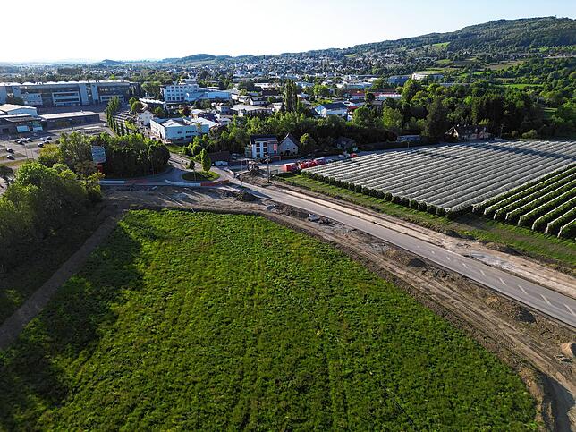 Bild 10: Drohnenflug über Riedheim: So sieht die gesperrte Müllstraße K7742 aus der Vogelperspektive aus