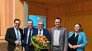 Nach der Nominierung (von links): Bürgermeister Martin Numberger, die Abgeordneten Thorsten Frei und Guido Wolf, Volker Schebesta, ...
