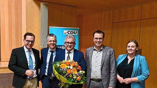 Nach der Nominierung (von links): Bürgermeister Martin Numberger, die Abgeordneten Thorsten Frei und Guido Wolf, Volker Schebesta, ...