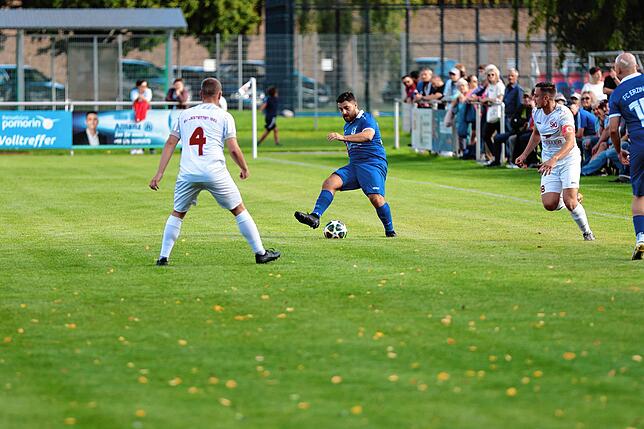 Bild 10: FC Erzingen gewinnt Derby beim SV Jestetten vor 400 Zuschauern mit 3:1 – und wir haben Fotos!