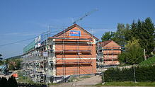 2092 – 3212 – 3216 Alter Hof und neue WohngebäudeWo vor einem Jahr noch der Sieger-Hof an der Hegistraße in Aasen stand, entstehen zwei ...
