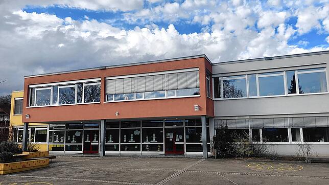 Wegen der Corona-Erkrankung einer Lehrerin bleibt die Grundschule Niederhof in der Gemeinde Murg bis auf absehbare Zeit geschlossen.