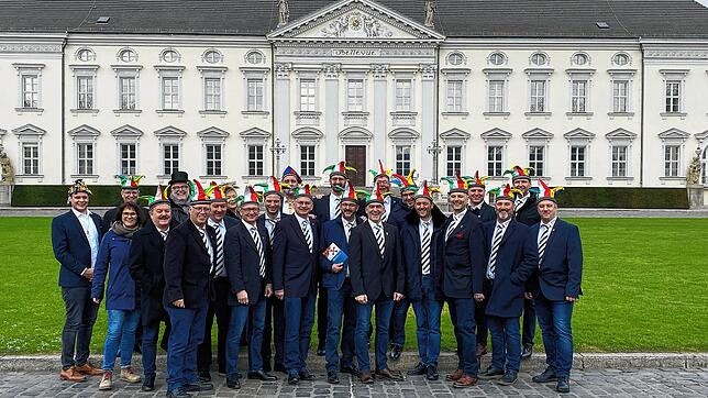 Erst im Bundespräsidialamt, dann im Schloss Bellevue: SÜDKURIER-Mitarbeiterin Claudia Ladwig (Zweite von links) mit den Stockacher ...