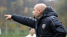 Trainer des TSV Aach-Linz Patrick Hagg muss gegen die SG BAT eine 2:4-Niederlage hinnehmen.