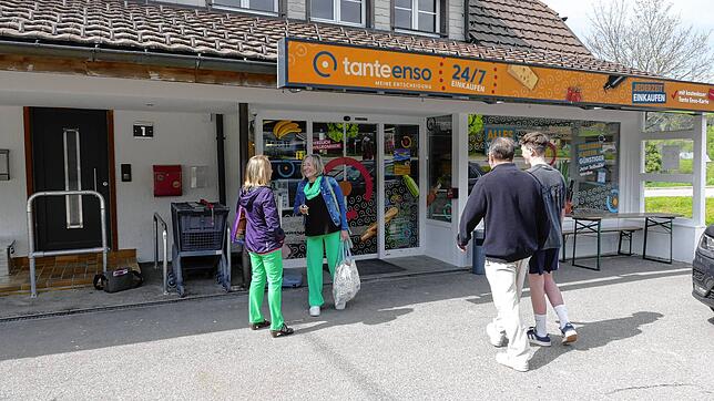 Ein Erfolg: Die Bilanz nach den ersten sechseinhalb Wochen ist durchweg positiv. Der Tante-Enso-Markt in Bernau kommt bei den Kunden gut ...