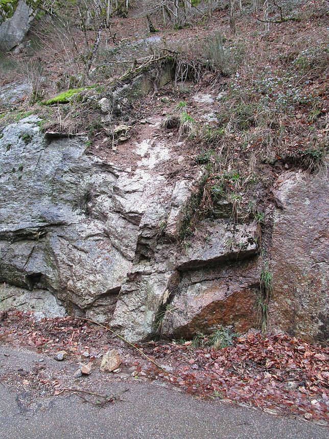 Hier befand sich bis vor kurzem der Fels. Bild: Peter Schütz