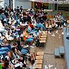 Etwa 150 Schüler der Oberstufe des Friedrich-Hecker-Gymnasiums hören Michael Blume, dem Antisemitismusbeauftragten der Landesregierung ...