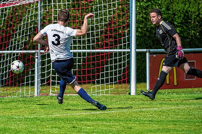 Bild 6: FC Schlüchttal gewinnt beim FC Wallbach mit 4:2 &ndash; und wir haben Bilder!