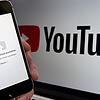Unser Bild soll symbolisieren, wie einfach man mit einem Smartphone Videos bei Youtube veröffentlichen kann.