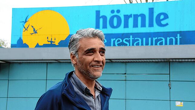 Ibrahim Yildirim steht beim Parkplatz neben dem Hörnle-Restaurant, das er Ende März als Pächter übernommen hat.