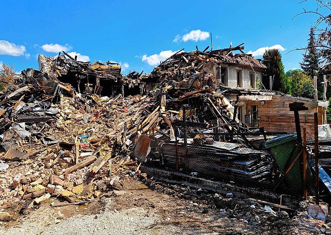 So sah die Brandruine nach der Brandnacht im Juni 2023 aus: Trümmer, Schutt und Asche, so weit das Auge reicht.