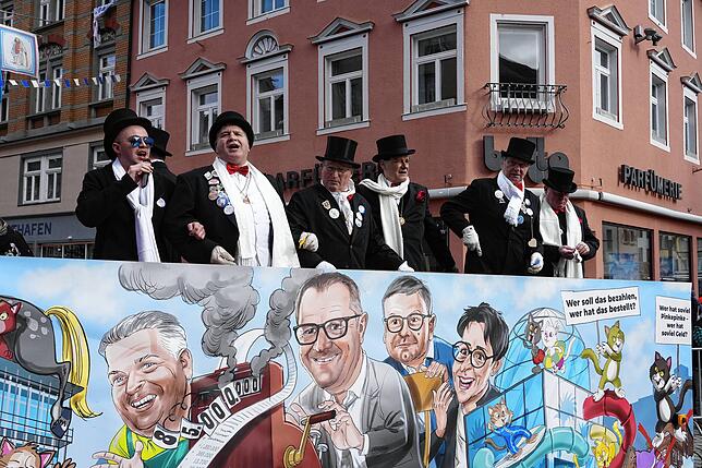 Bild 8: Schlussappell der Katzenmusik am Latschariplatz