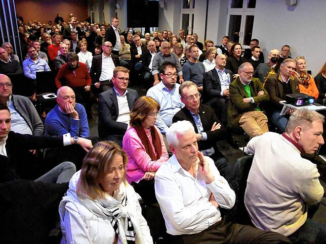 Rund 200 Gäste lauschten dem Vortrag des Physikers Michael Thorwart im Radolfzeller Innovationszentrum.