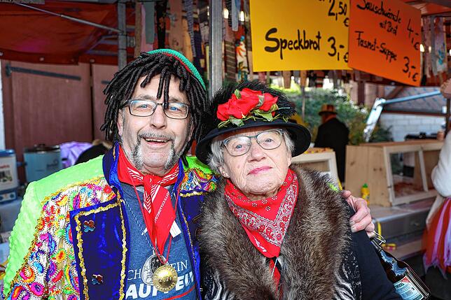 Bild 19: Zahlreiche Fasnachtsbegeisterte schauten beim Johrmarkt in Freudental vorbei!