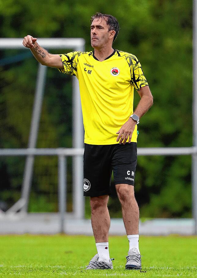 Vom Tor auf die Trainerbank beim Türk. SV Singen: Christian Mendes.