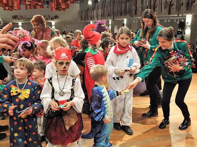 Bild 20: Bilder des Kinderballs der Narrizella Ratoldi im Milchwerk.