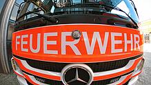Frontansicht eines Feuerwehrautos (Symbolbild). In einem Ortsteil von St. Blasien brennt ein Kindergarten.