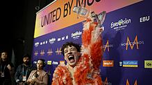 Nemo aus der Schweiz jubelt 2024 in Malmö über den Sieg beim Eurovision Song Contest. 37 Künstler treten in diesem Jahr in Basel an, um ...
