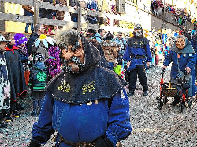 Bild 8: Fasnachtsumzug 2025: Narren erobern die Laufenburger Innenstadt