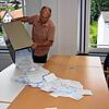 Über 1200 abgegebene Stimmen waren nach dem Bürgerentscheid in Rickenbach zu zählen – unser Bild zeigt Hauptamtsleiter Markus Wagner ...