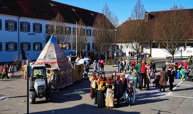 Narretei vor dem Rathaus in Hagnau: Ob es solche Szenen dieses Jahr gibt, steht aktuell noch in den Sternen.