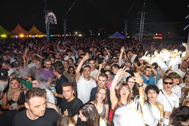 Bild 23: Seenachtfest 2024: Nach dem Feuerwerk wird weitergefeiert! Alle Fotos von der Partynacht