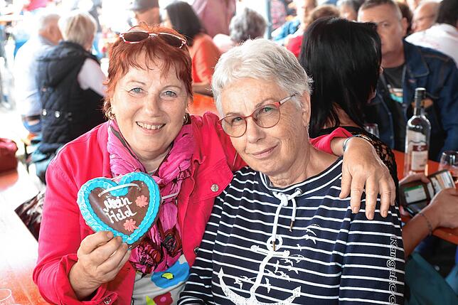 Bild 12: So stimmungsvoll endet das Reichenauer Wein-und Fischerfest 2025