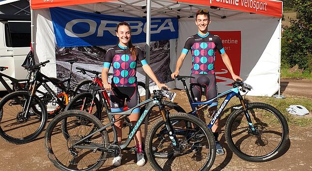 Glücklich: Finja und Miron Lipp vom Team Orbea Serpentine Velosport können auf eine super Saison stolz sein.