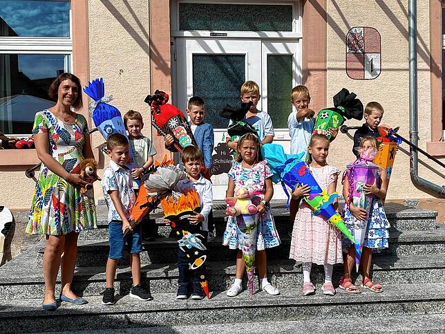 Die Schulanfänger der Erich-Kästner-Schule Allmendshofen, Klasse 1d, mit Klassenlehrerin Sandra Limberger