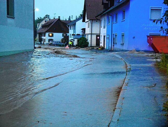 Heftiger Starkregen sorgte Anfang Juli für dramatische Szenen in Mühlhausen: Weite Teile des Ortes standen unter Wasser.
