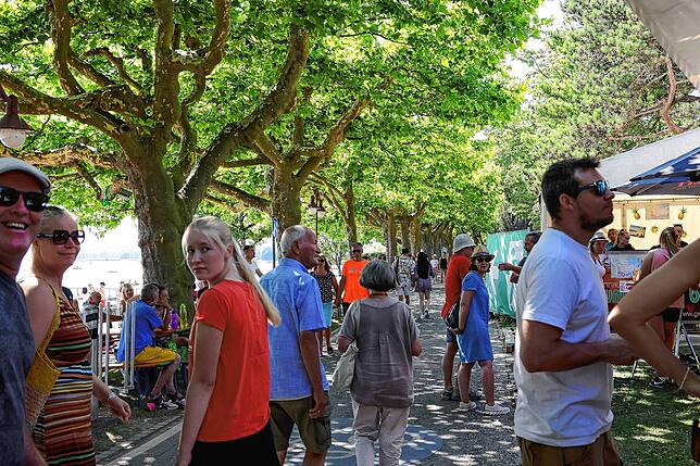 Bild 15: Bilder vom Festbetrieb auf der Promenade beim Hausherrenfest