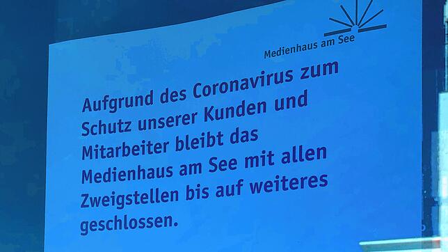 Aushang an der Tür zum Medienhaus am See. Wegen des Coronavirus ist es ab sofort geschlossen.