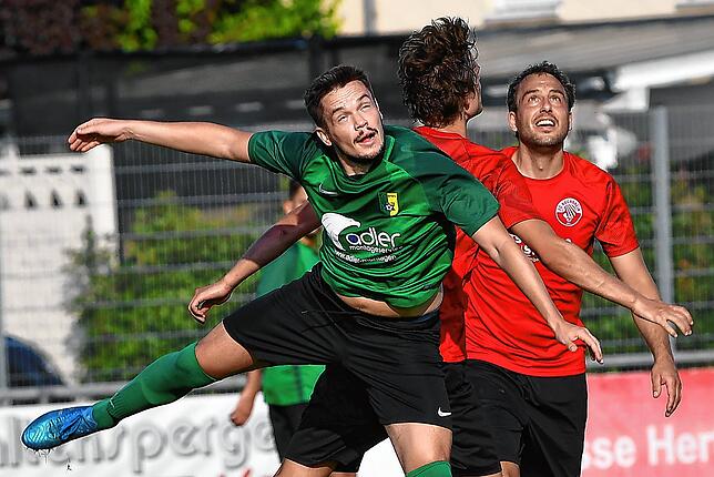 Bild 7: SV Herten müht sich zu einem 2:0 gegen den FC Hochrhein &ndash; und wir haben Bilder!