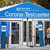 Ein Corona-Testcenter wurde vor dem Stadtkrankenhaus Triemli in Zürich errichtet. Die Corona-Inzidenz liegt im Kanton bei über 100 Fälle ...