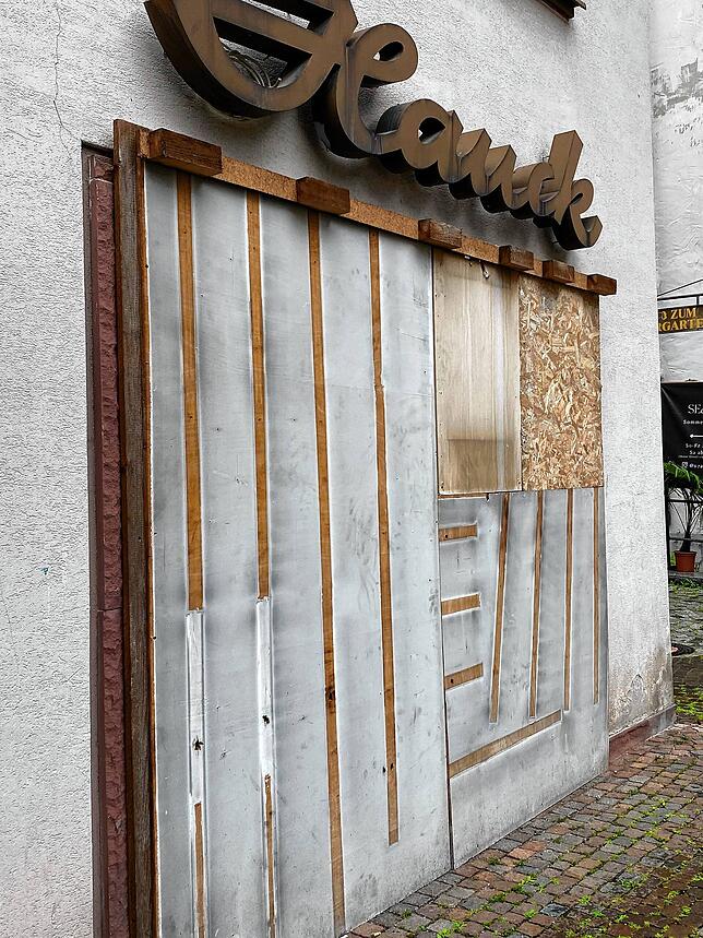 Der Umbau im früheren Bekleidungshaus Hauck scheint ebenfalls in Stock geraten zu sein.